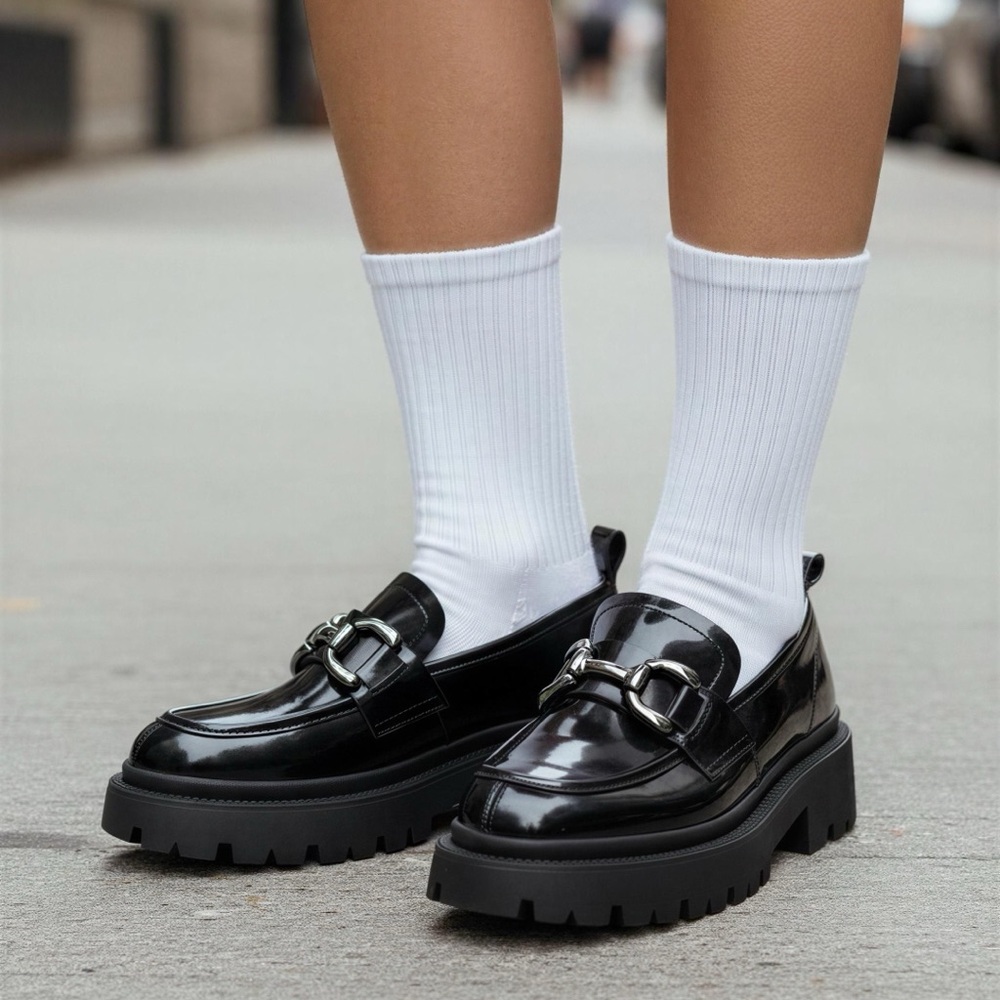 NIB Steve Madden Ashlee Black Loafers with Silver Buckle -- 8M